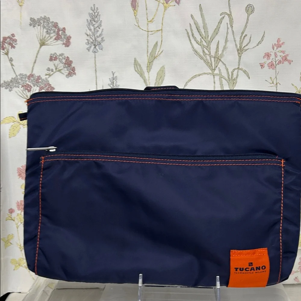 Tucano Lampo slim shoulder bag for iPads 13” MacBook pro air, Designed In Italy